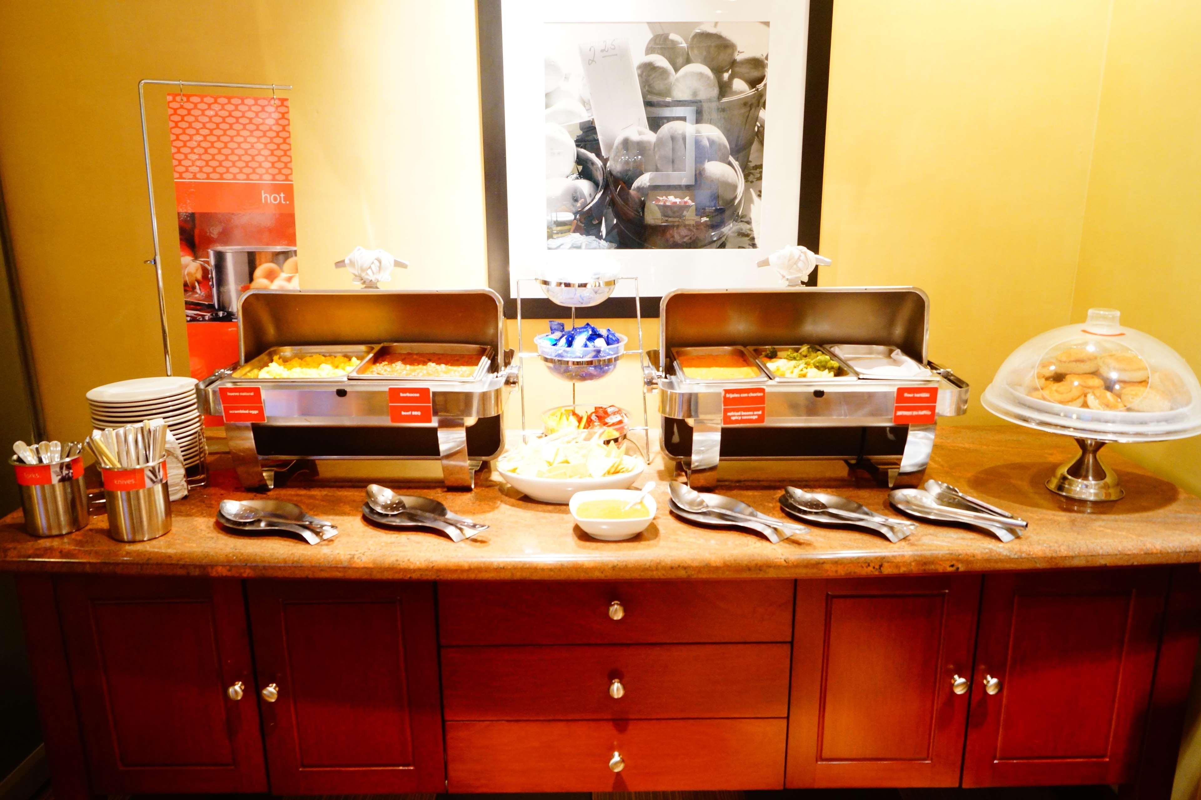 Las Pintas Hampton Inn By Hilton Guadalajara-Aeropuerto מראה חיצוני תמונה