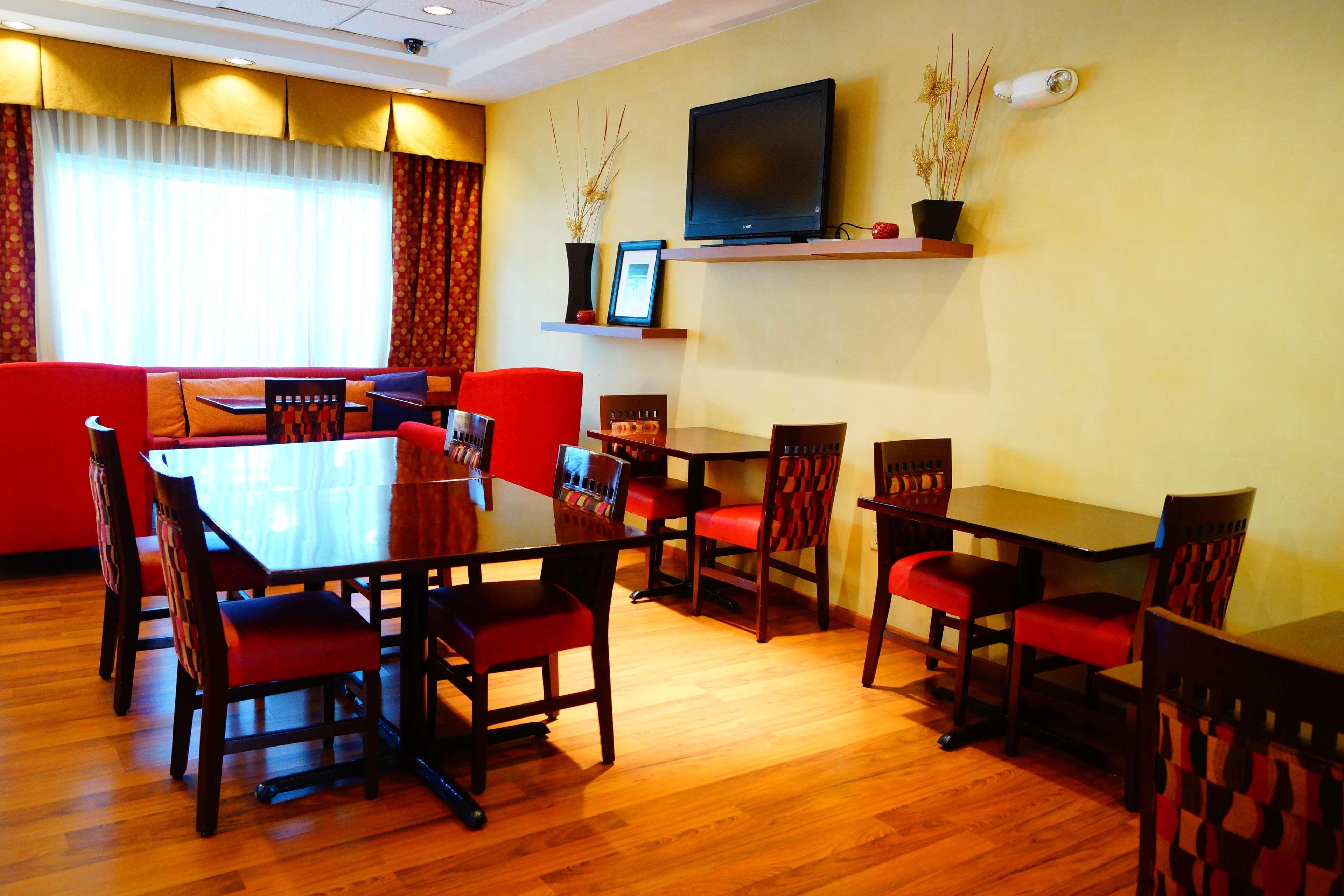 Las Pintas Hampton Inn By Hilton Guadalajara-Aeropuerto מראה חיצוני תמונה
