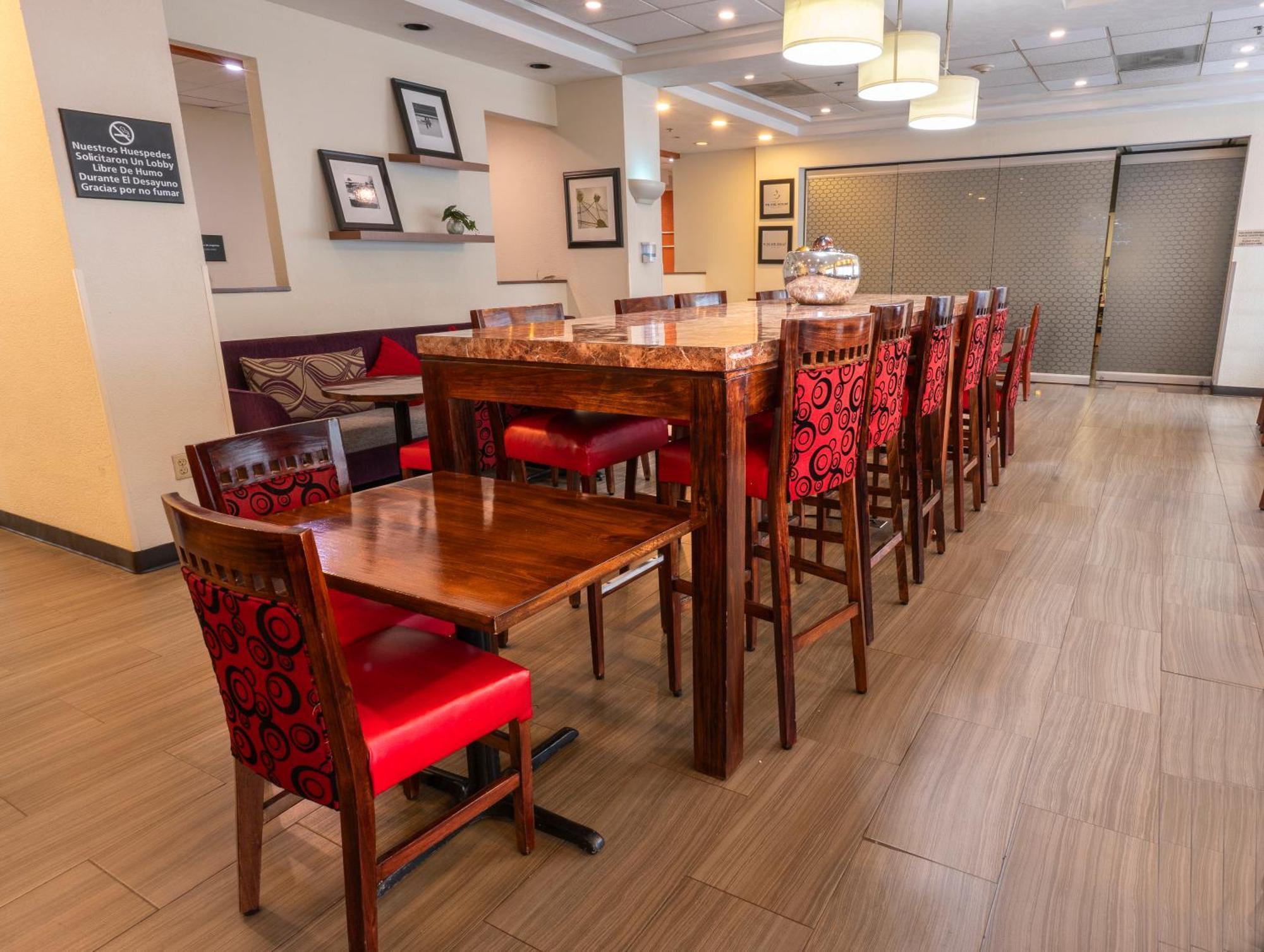 Las Pintas Hampton Inn By Hilton Guadalajara-Aeropuerto מראה חיצוני תמונה