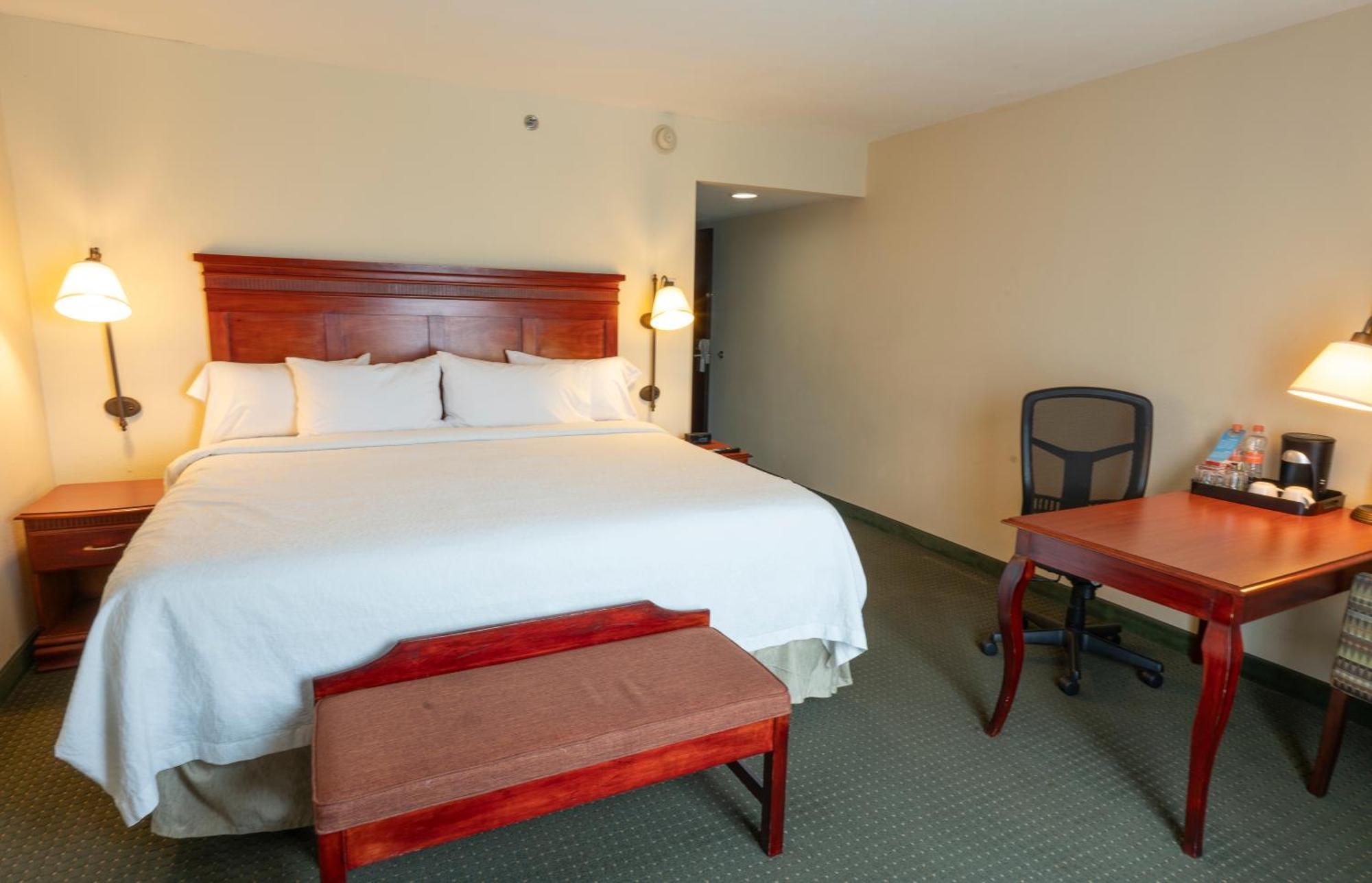 Las Pintas Hampton Inn By Hilton Guadalajara-Aeropuerto מראה חיצוני תמונה