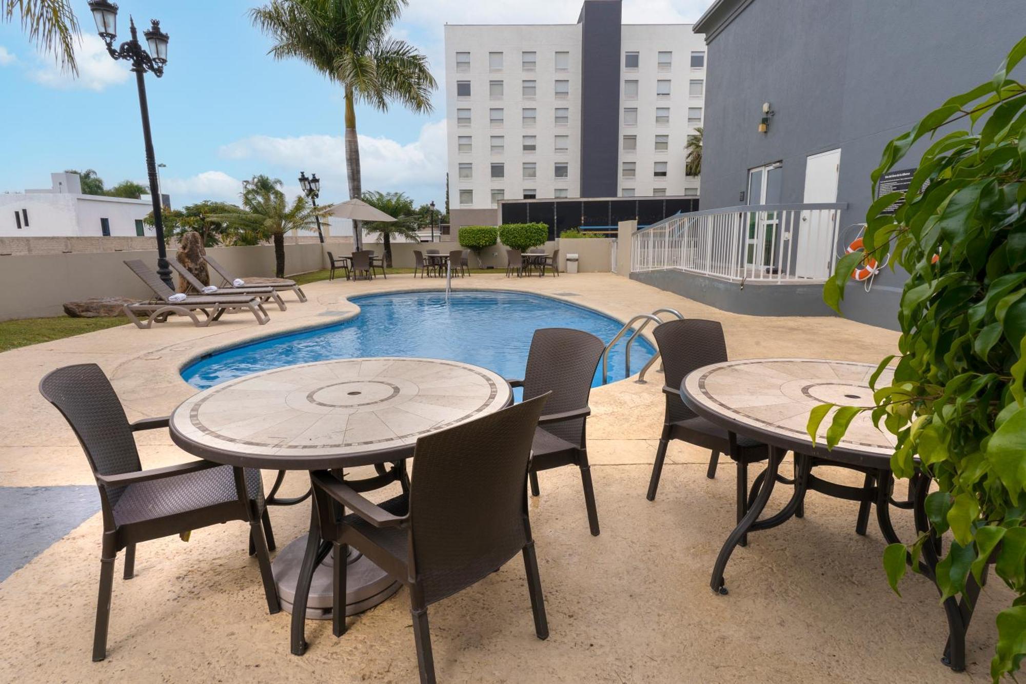 Las Pintas Hampton Inn By Hilton Guadalajara-Aeropuerto מראה חיצוני תמונה