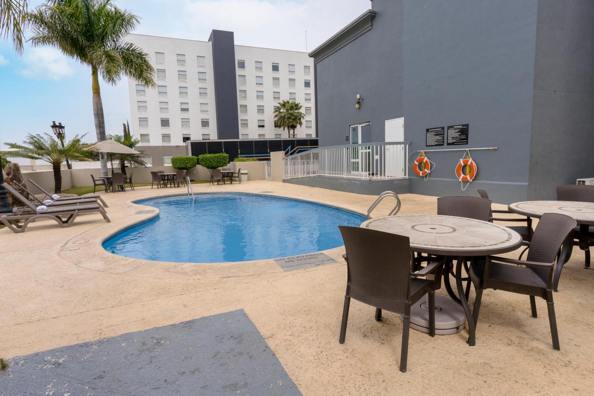 Las Pintas Hampton Inn By Hilton Guadalajara-Aeropuerto מראה חיצוני תמונה