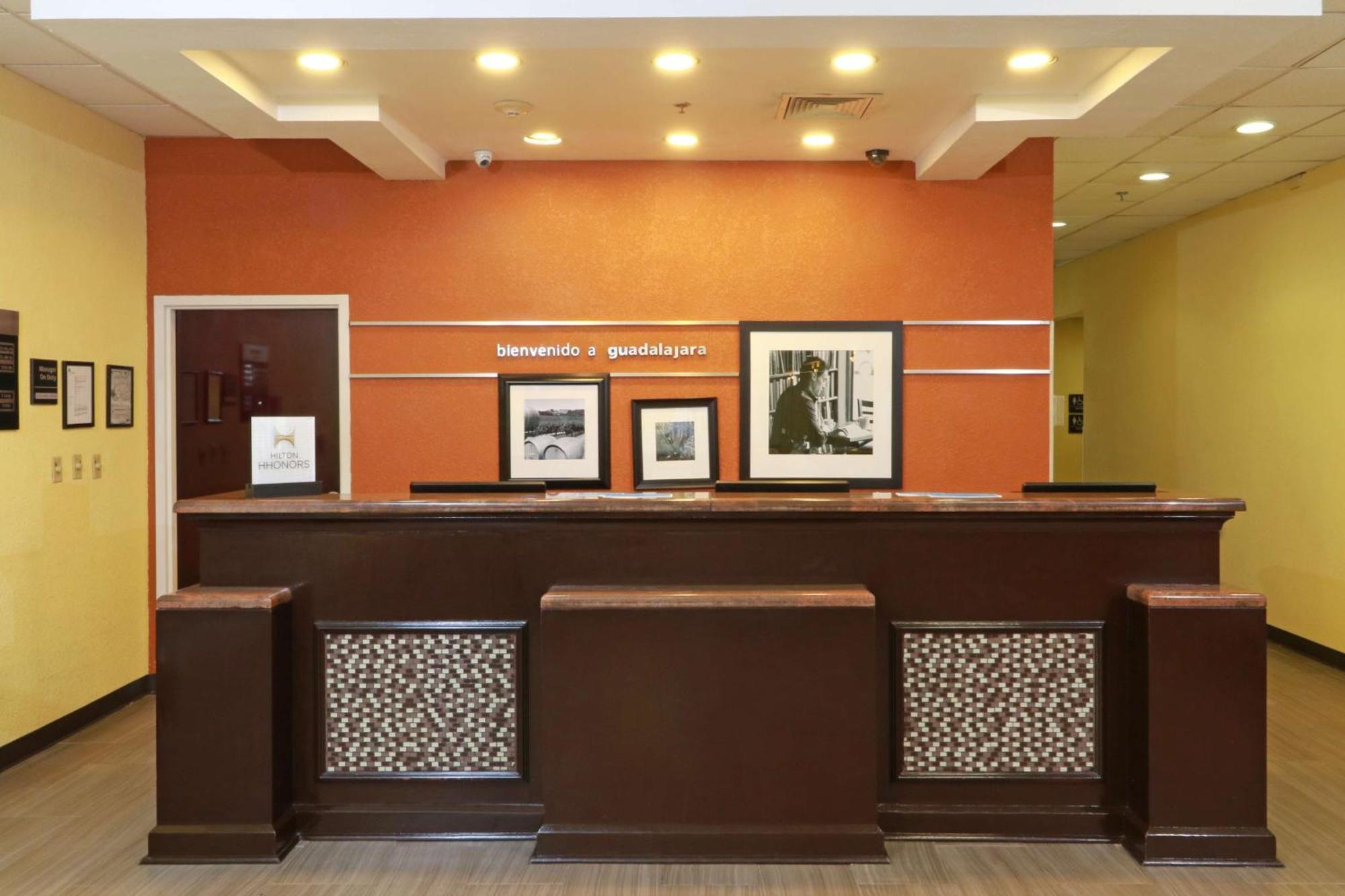 Las Pintas Hampton Inn By Hilton Guadalajara-Aeropuerto מראה חיצוני תמונה